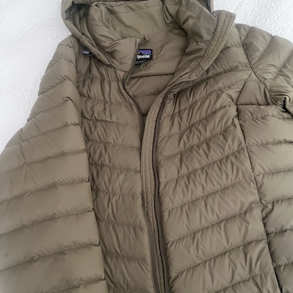 Patagonia Women's Khaki Puffer Jacket - Picture 3 of 6